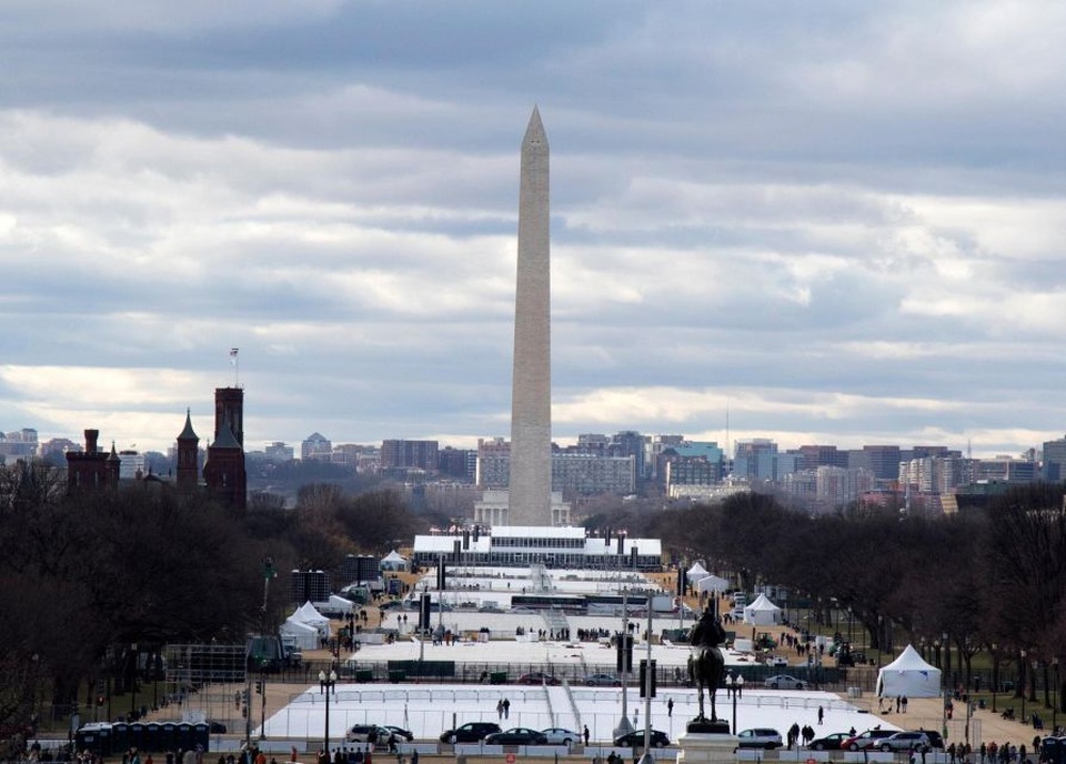 Washington tất bật chuẩn bị cho lễ nhậm chức của ông Trump - 11 Quang cảnh tại Đài tưởng niệm Washington ngày 18/1, 2 ngày trước khi lễ nhậm chức chính thức diễn ra (Ảnh: Newsday)