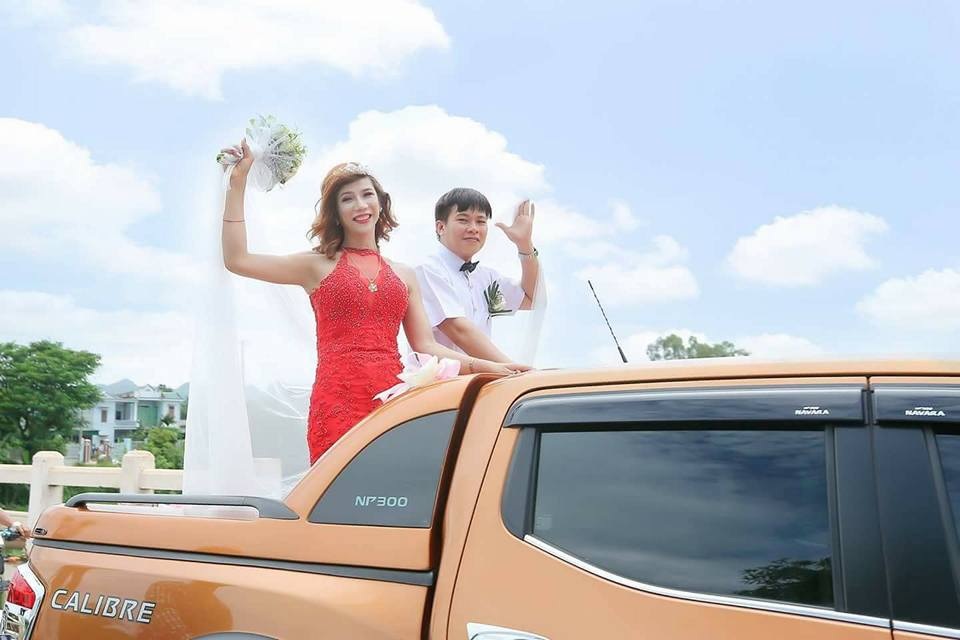 Đám cưới thu hút hàng trăm người hiếu kỳ của cô dâu chuyển giới ở Thanh Hóa - 1 Cô dâu Thảo My và chú rể Đinh Nhiệm trong đám cưới.