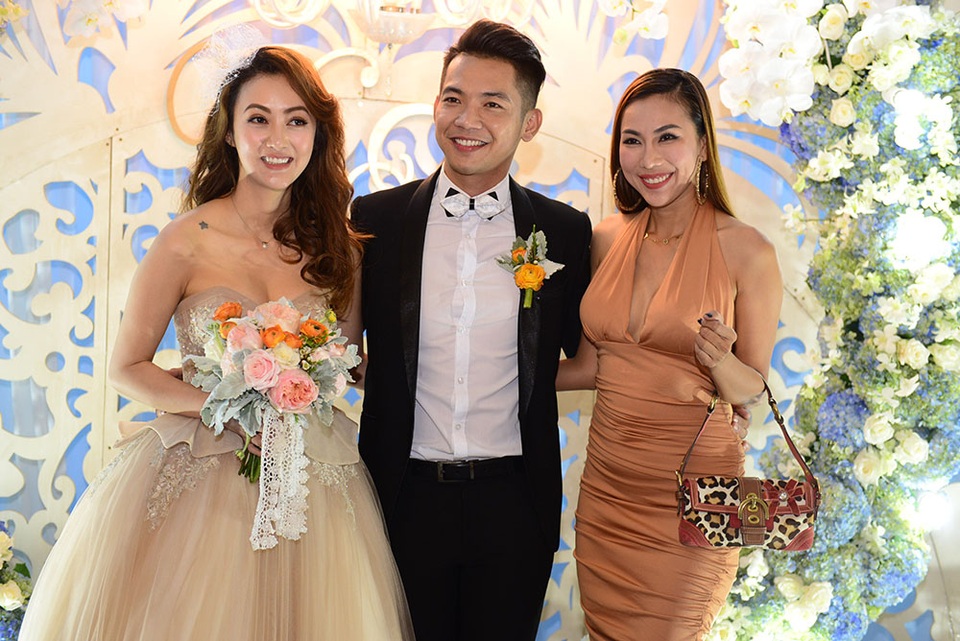 Ca sĩ Khánh Ngọc ngày càng trẻ trung đến chúc mừng