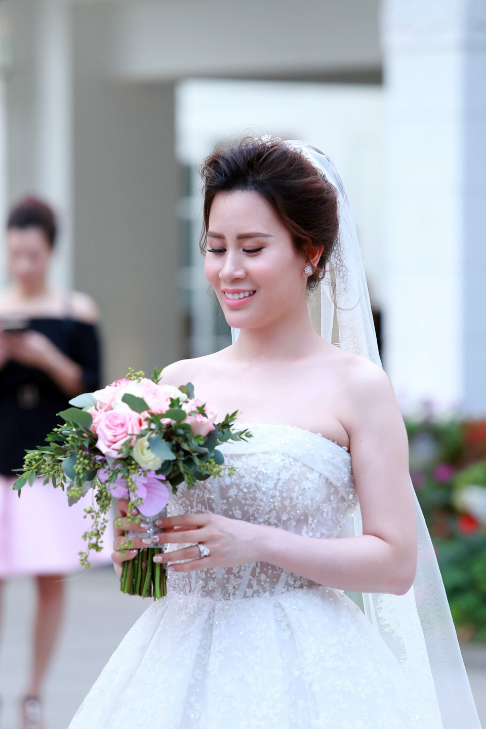 Toàn cảnh đám cưới xa hoa lần 2 của MC Thành Trung - 12 Cô dâu Ngọc Hương xinh xắn trong ngày cưới