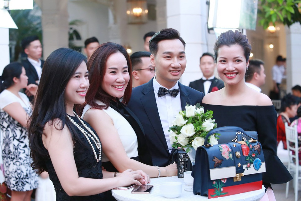 Toàn cảnh đám cưới xa hoa lần 2 của MC Thành Trung - 19 Chú rể cũng hạnh phúc bên người thân trong ngày vui