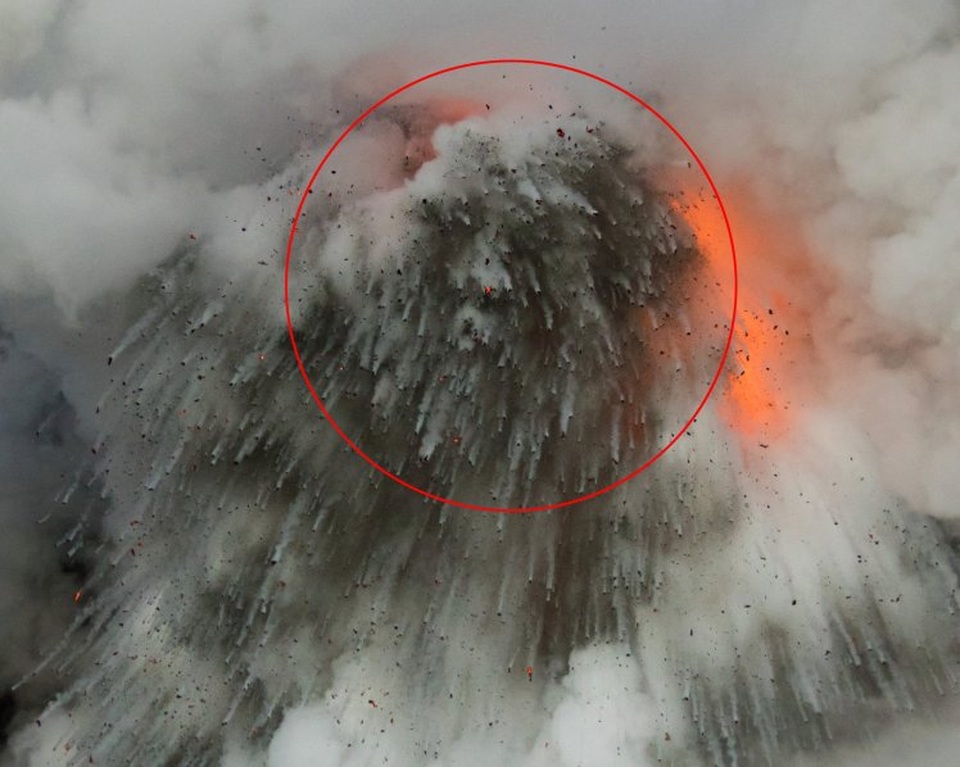 Kỳ quái quầng khói mang khuôn mặt Thần Lửa xuất hiện trên nền trời - 1 
Tấm ảnh được cho là rõ cả mắt, mũi và tóc của vị thần chụp hồi đầu tháng.