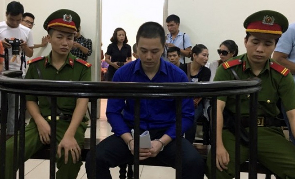 Hà Nội: Cựu cán bộ ngân hàng dâm ô bé gái 8 tuổi lĩnh án - 1 Cao Mạnh Hùng tại phiên xử chiều 29/9.