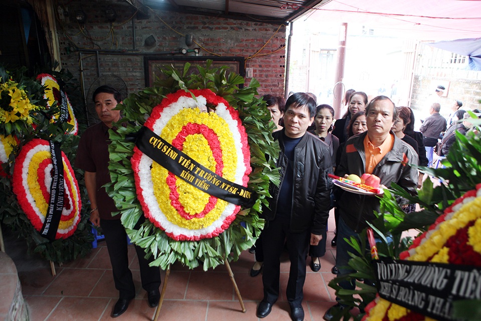 NSND Lan Hương - Tất Bình xúc động tiễn biệt nghệ sỹ Hoàng Thắng - 8