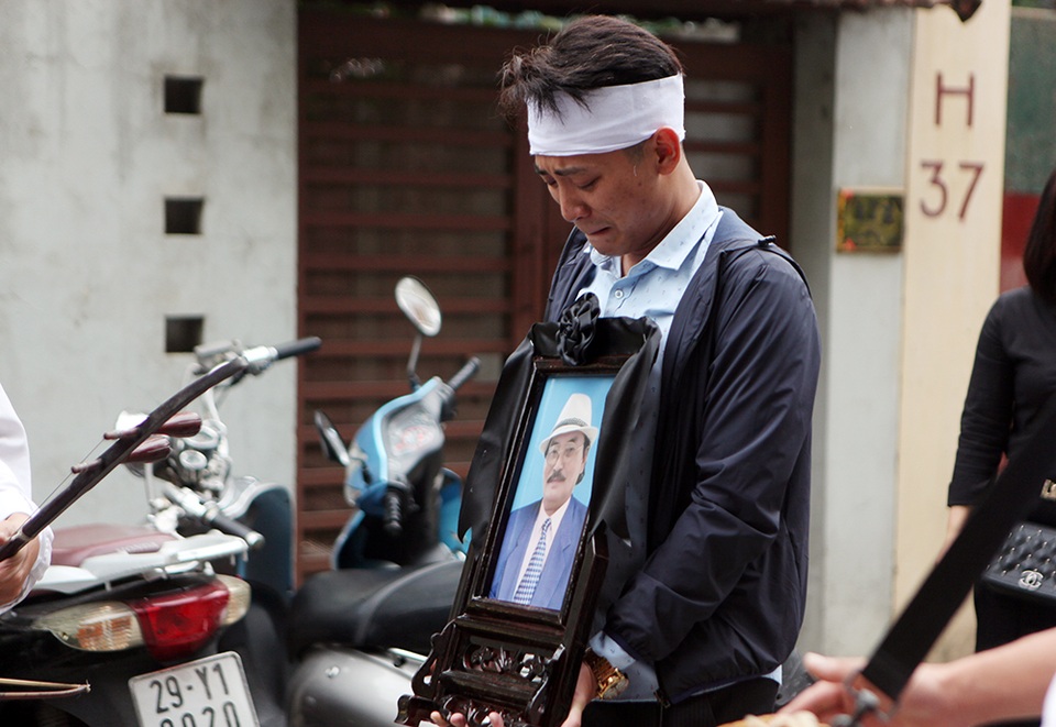 NSND Lan Hương - Tất Bình xúc động tiễn biệt nghệ sỹ Hoàng Thắng - 6