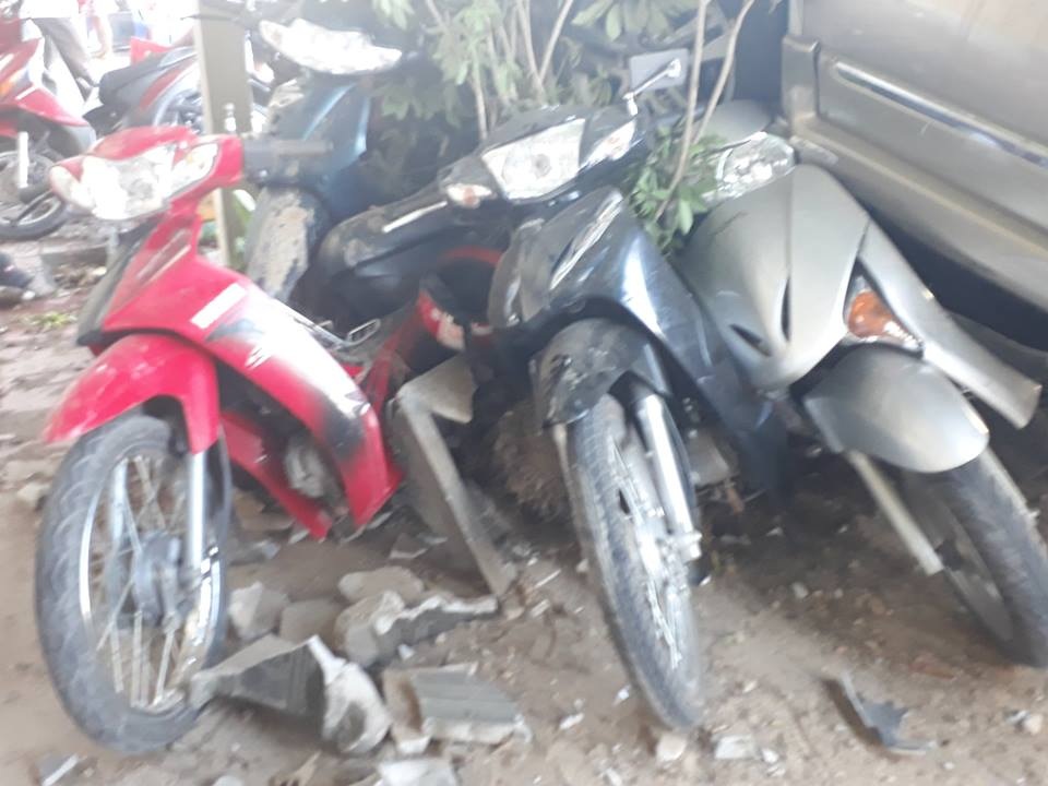 
Tại hiện trường, 11 chiếc xe máy và 1 chiếc xe đạp điện bị hư hỏng, nhiều xe bị hư hỏng nặng.
