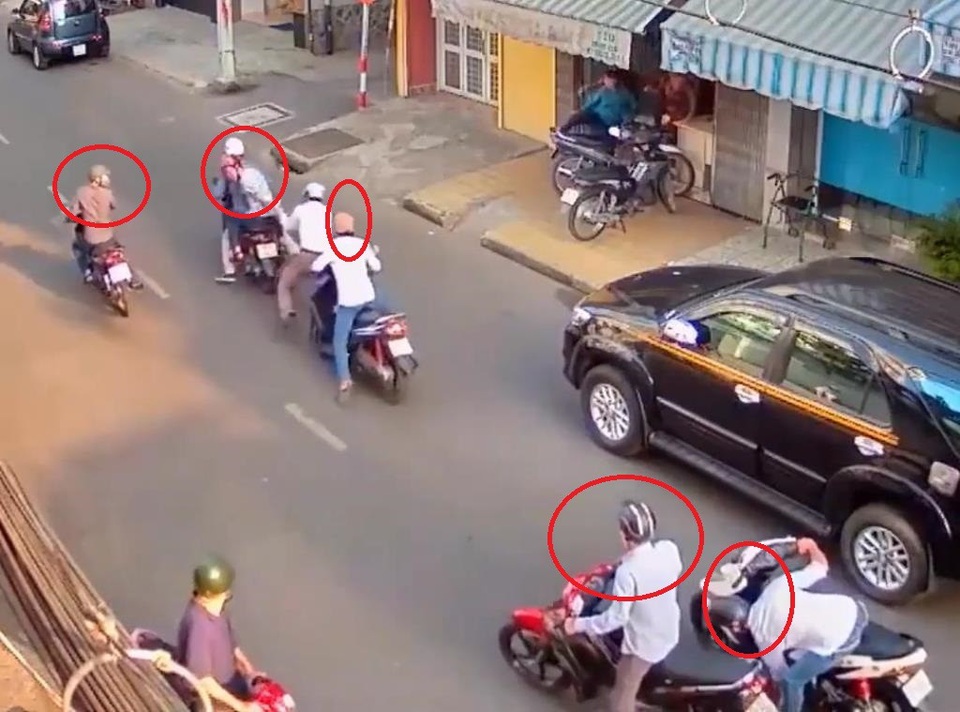 Một vụ dàn cảnh móc túi ở TPHCM được camera ghi lại (ảnh minh hoạ)