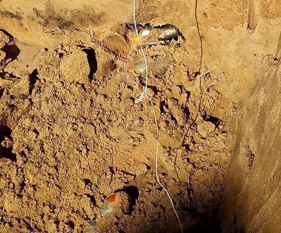 Những quả lựu đạn được cho là M79 được phát hiện trong khi đào móng ở tại gia đình ông Bâng