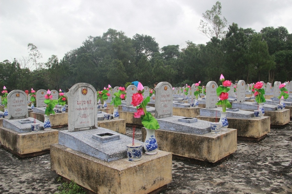 Tuổi trẻ Quảng Trị tri ân các anh hùng, liệt sĩ - 5
Khuôn viên nghĩa trang sạch sẽ trước thềm năm mới