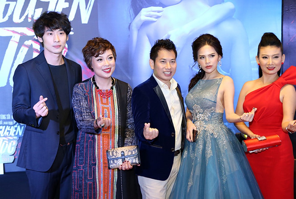 
Đạo diễn Đặng Thái Huyền trong ngày ra mắt phim Lời nguyền gia tộc. Ảnh: NVCC.

 
