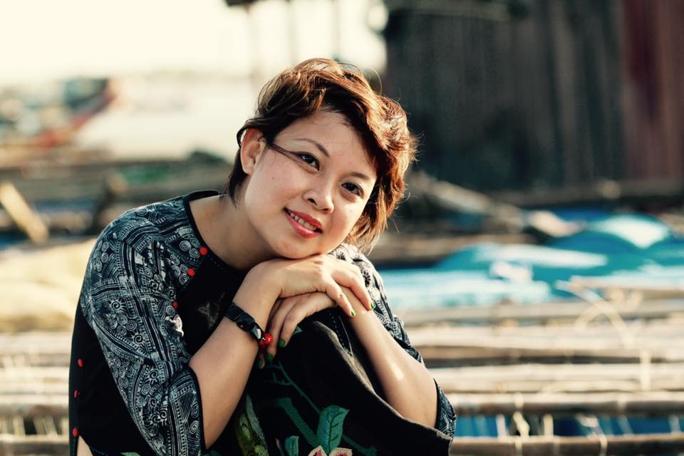 Phía sau sự gai góc trên phim trường là một người phụ nữ rất đỗi dịu dàng. Ảnh: NVCC.