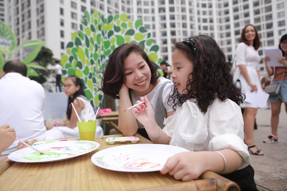 Lần xuất hiện hiếm hoi của Hồng Đăng bên vợ con - 5 Lần xuất hiện hiếm hoi của Hồng Đăng bên vợ con - 5