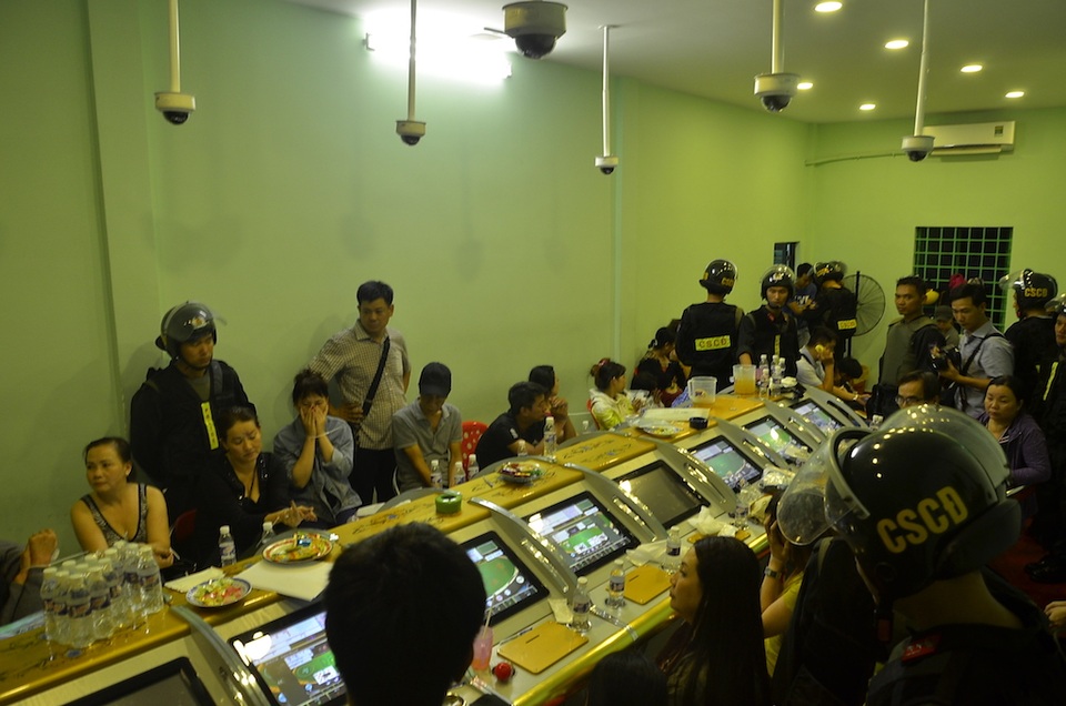 Bên trong tụ điểm đánh bạc