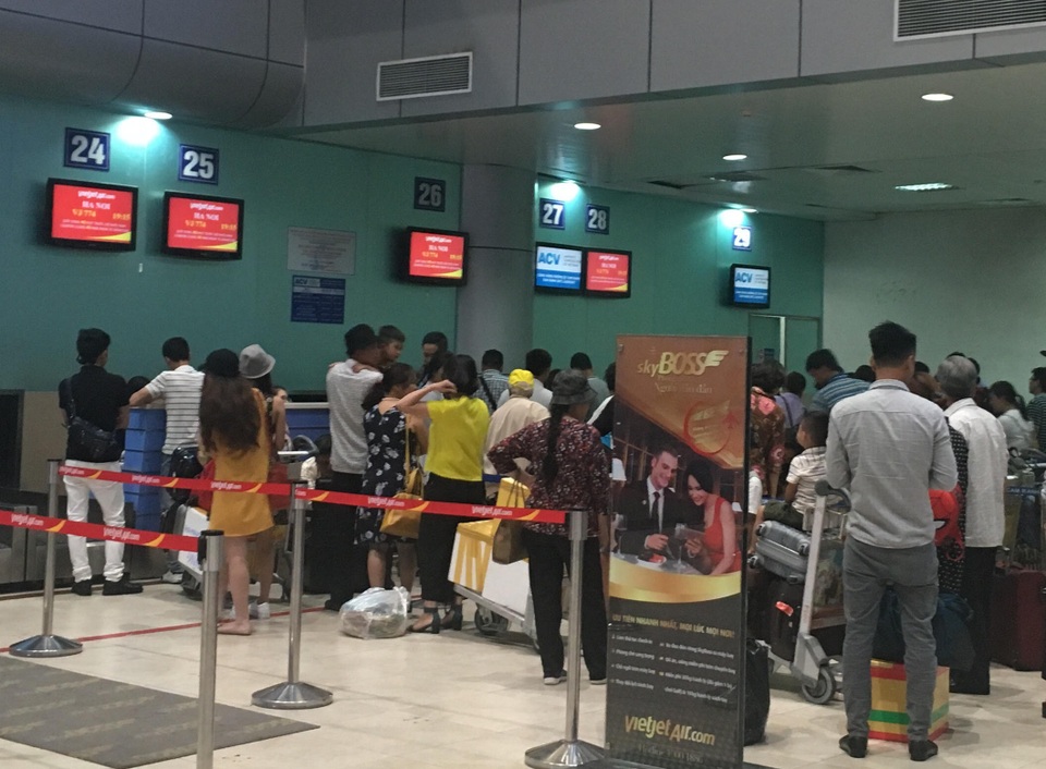 Khách nam đánh nhân viên hàng không vì bị trễ chuyến - 1 Một nam hành khách đã hành hung nhân viên hàng không ở sân bay Tân Sơn Nhất tối 14/4 (ảnh minh hoạ)