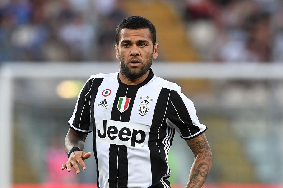 Chấm dứt hợp đồng với Juventus, Dani Alves đạt thỏa thuận tới Man City - 1 Dani Alves sắp trở thành người của Man City