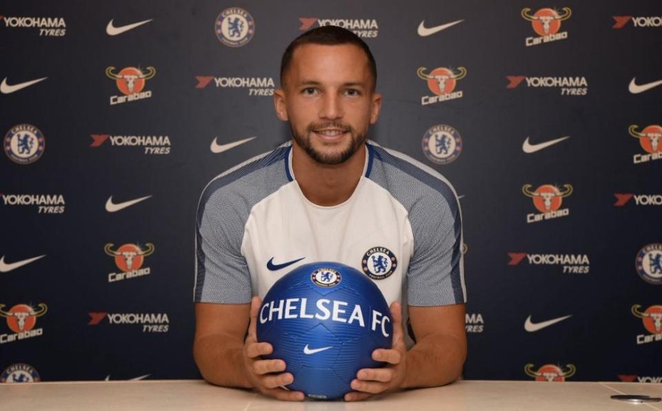 Chelsea đã hoàn tất chiêu mộ tiền vệ trung tâm Danny Drinkwater từ Leicester City với giá 35 triệu bảng. Cầu thủ này sẽ là sự bổ sung thích hợp để thay thế Matic. Với 4 tiền vệ trung tâm đẳng cấp Kante, Drinkwater, Bakayoko, Fabregas, Chelsea có đủ lực lượng để xoay vòng tham dự hai đấu trường chính là Champions League và Premier League.