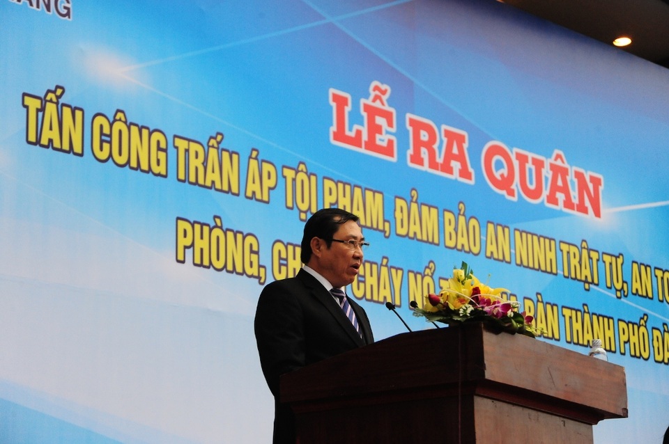 Đà Nẵng ra quân tấn công tội phạm, đảm bảo an ninh trật tự - 1 Chủ tịch UBND TP Đà Nẵng Huỳnh Đức Thơ phát lệnh ra quân