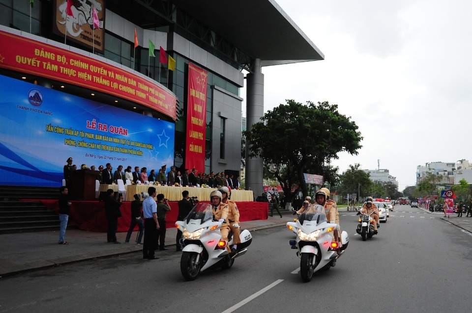 Đà Nẵng ra quân tấn công tội phạm, đảm bảo an ninh trật tự - 2 Các lực lượng ra quân tấn công tội phạm, đảm bảo an ninh trật tự