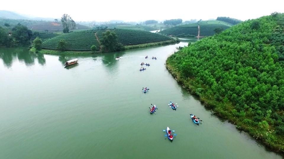 Đi trốn nóng ở ốc đảo chè đẹp mê hồn xứ Nghệ - 3 Đi trốn nóng ở ốc đảo chè đẹp mê hồn xứ Nghệ - 3
