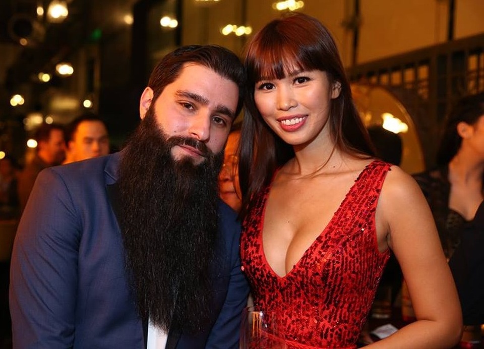 Đông đảo sao Việt háo hức gặp gỡ đạo diễn phim "Kong: Đảo đầu lâu" tại Việt Nam - 1 Người mẫu Hà Anh gặp gỡ đạo diễn Kong: Đảo đầu lâu sau sự cố hú hồn ngày ra mắt đầu tiên. Bởi ngay khi sự cố xảy ra cô là người đang đứng trên sân khấu để giới thiệu chương trình. Phải đến ngày hôm sau cô mới bình tĩnh chia sẻ lại sự cố mình vừa trải qua.