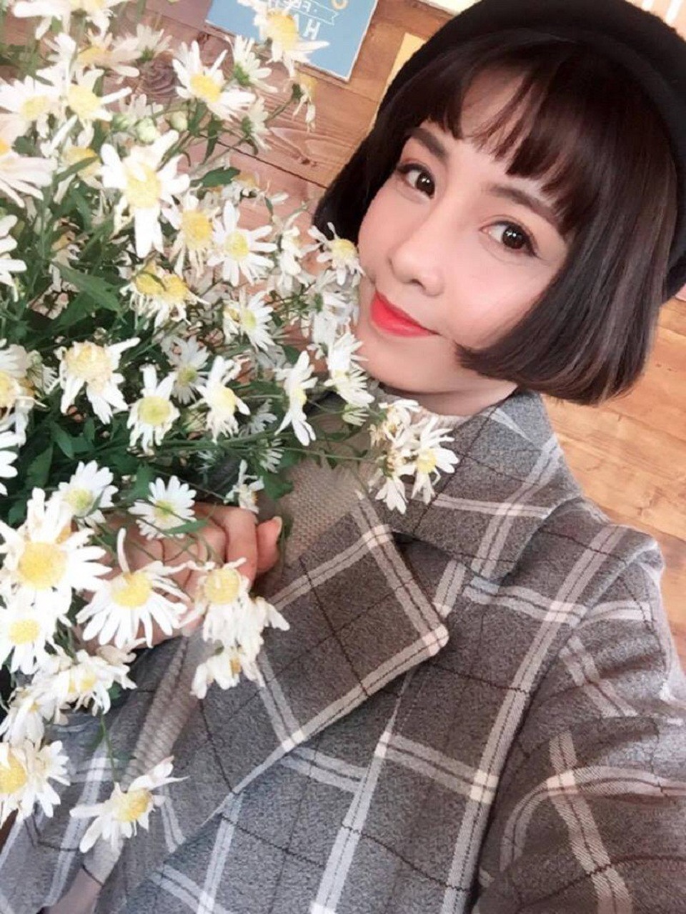 
Hình ảnh một Kim Phượng hoàn toàn khác.
