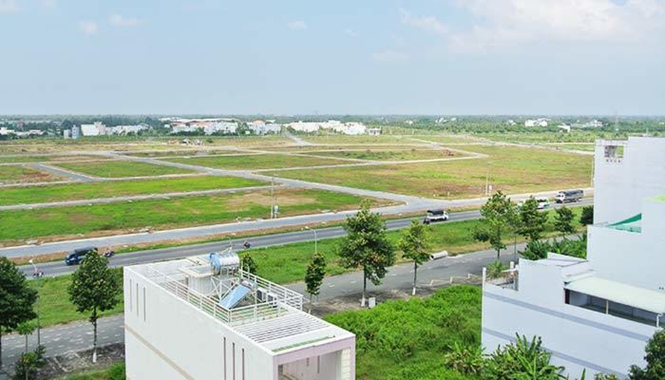 Cò đất, đầu nậu náo loạn thị trường đất nền TPHCM - 1 Thị trường TPHCM có hiện tượng sốt giá ảo trong phân khúc đất nền ở các quận ven và một số huyện.