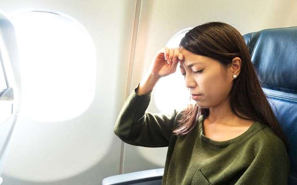 Đau đầu khi đi máy bay - nguyên nhân và cách phòng ngừa - 1 Đau đầu khi đi máy bay - nguyên nhân và cách phòng ngừa - 1