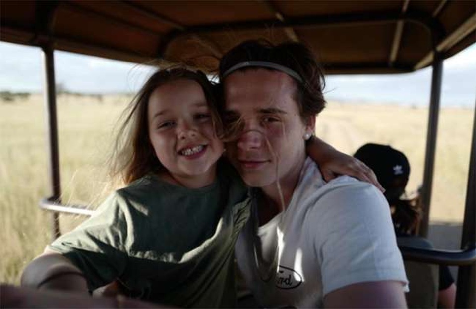 David Beckham chia sẻ ảnh “độc” nhân dịp sinh nhật “công chúa nhỏ” - 6
Anh cả Brooklyn gửi lời chúc mừng sinh nhật tới cô em gái út.