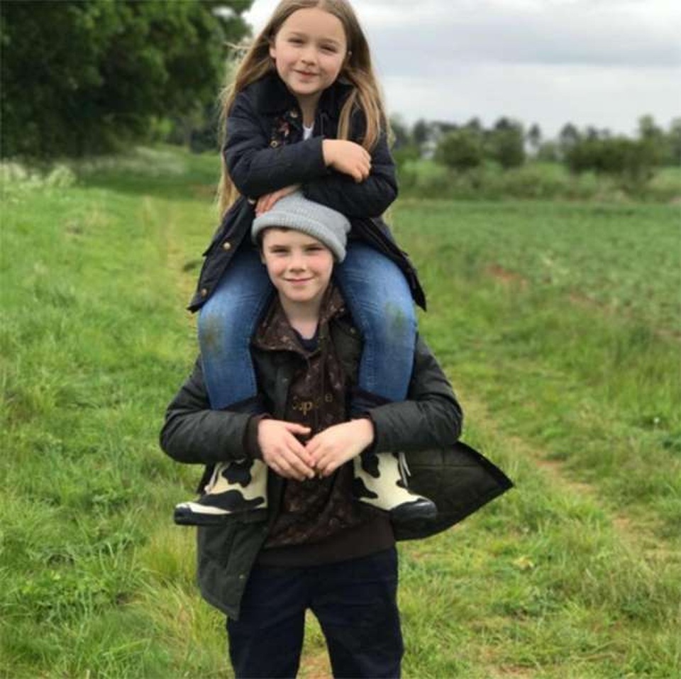 David Beckham chia sẻ ảnh “độc” nhân dịp sinh nhật “công chúa nhỏ” - 4
Cruz, con trai thứ ba của David và Victoria Beckham, khoe ảnh chụp cùng em gái nhỏ.