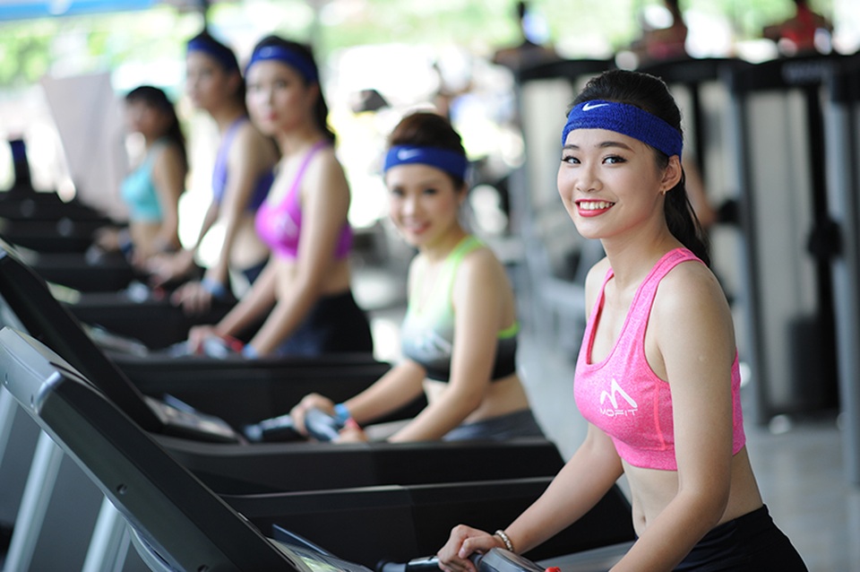 Nụ cười tươi rói của các nữ sinh Việt khi luyện tập thể dục thể thao