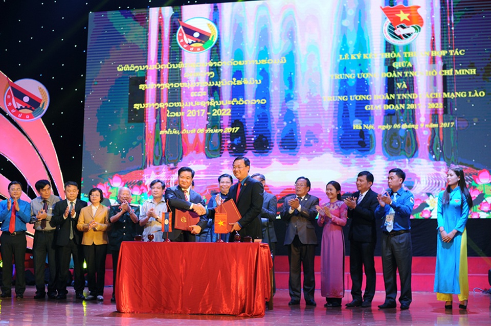 Khai mạc Gặp gỡ hữu nghị thanh niên Việt Nam – Lào 2017 - 2
Buổi lễ chứng kiến màn ký kết thoả thuận hợp tác giữa Trung ương Đoàn TNCS HCM và Trung ương Đoàn TNNDCM Lào giai đoạn 2017 - 2022