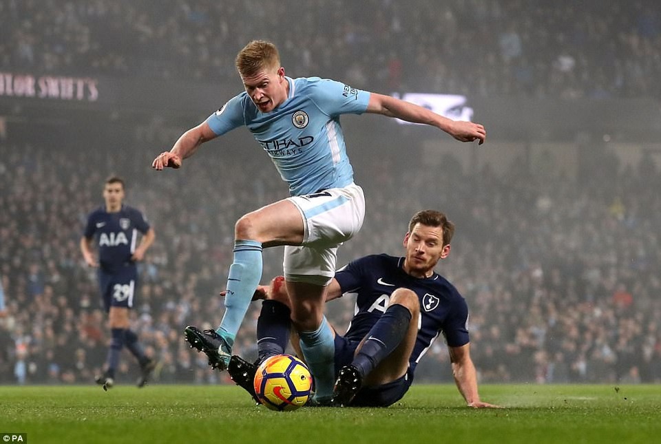 De Bruyne đã giúp hệ thống của Pep Guardiola nâng tầm