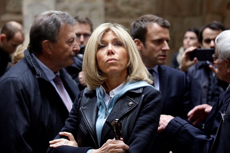 "Bóng hồng" quyền lực phía sau Tổng thống đắc cử Pháp - 3
Bà Brigitte Trogneux được coi là nguồn cảm hứng quan trọng đối với ông Macron. (Ảnh: Reuters)