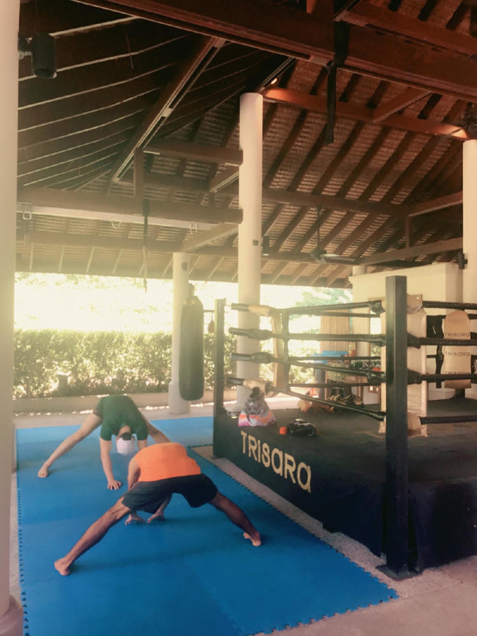 47 tuổi, Chung Lệ Đề khoe thân "nóng bỏng" bên "ông xã" kém 12 tuổi - 13
Chung Lệ Đề khoe ảnh chồng đang say sưa tập luyện trong kỳ nghỉ của hai vợ chồng. Cả hai vợ chồng người đẹp gốc Việt đều yêu thể thao và ý thức được việc gìn giữ sức khoẻ cũng như vóc dáng.