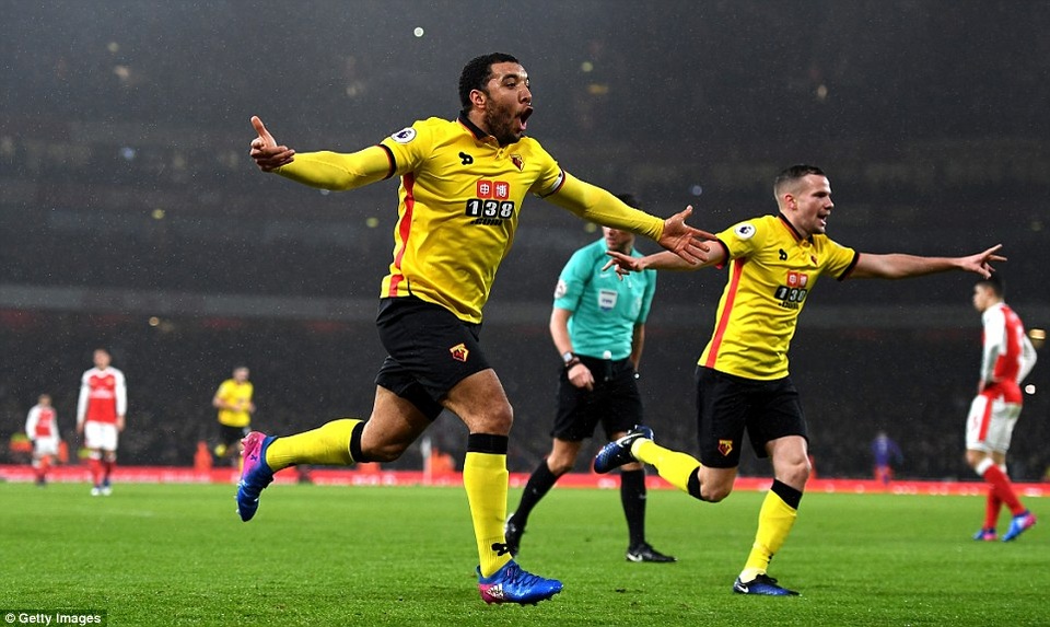 Arsenal thua sốc Watford ngay tại Emirates - 1
Các cầu thủ Watford ăn mừng sau khi có được bàn thắng thứ hai sau 13 phút thi đấu
