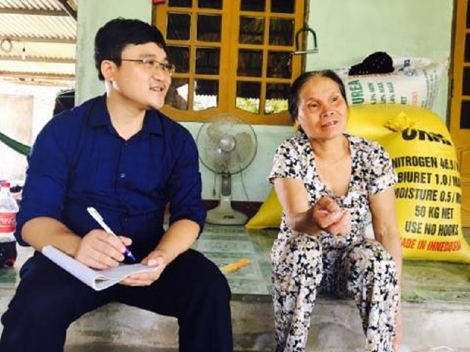 Vụ cán bộ thôn “ép” dân trích lại tiền đền bù: Đã hoàn trả tiền cho dân, kỷ luật cán bộ! - 2 Bà Cẩn vui mừng vì sau khi báo chí phản ánh, thôn đã trả lại trên 50% số tiền mà trước đó họ đã tự ý truy thu