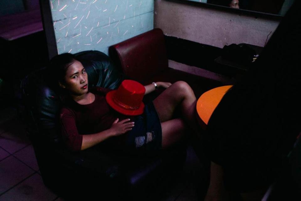 Thế giới ngầm trong nhà thổ ở Bangkok - 3 Một số khu đèn đỏ nổi tiếng tại thủ đô Bangkok có thể kể tới Soi Cowboy, Patpong hay Nana Plaza.