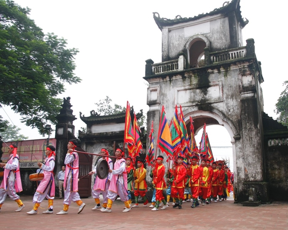 Lễ tưởng niệm 717 năm ngày mất Hưng Đạo Đại vương Trần Quốc Tuấn - 1 Những năm gần đây, lễ hội truyền thống đền Trần được tổ chức quy mô, bài bản, tái hiện lại nhiều nghi thức văn hóa