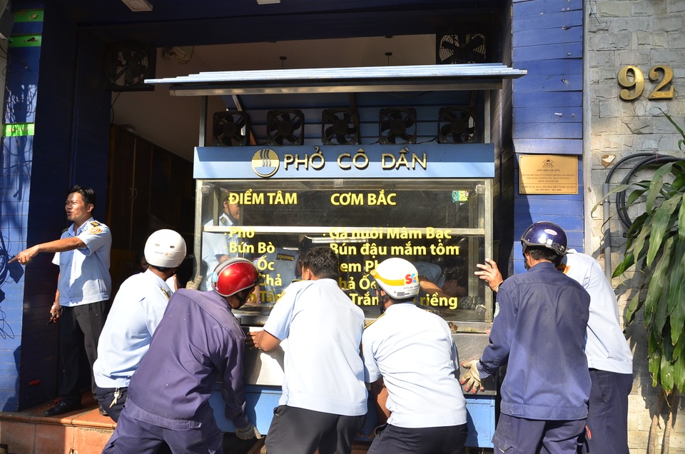 Ông Đoàn Ngọc Hải: “Không có vùng cấm trong xử lý lấn chiếm vỉa hè” - 5 Quận 1 ra quân đòi lại vỉa hè