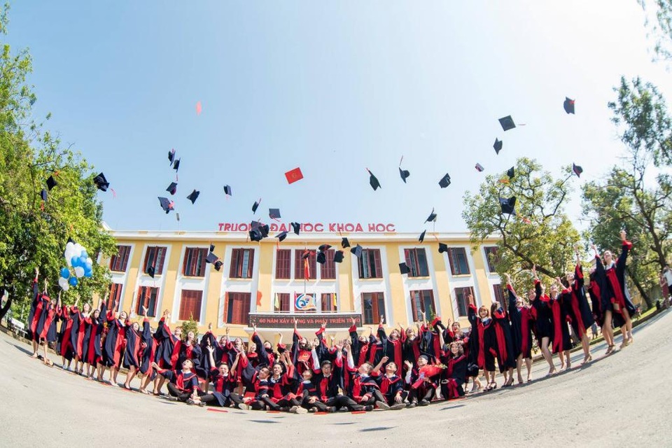 Trường ĐH Khoa học Huế - cơ sở đào tạo đáp ứng nhu cầu xã hội - 1 Các sinh viên tốt nghiệp năm 2017 ở trường ĐH Khoa học Huế
