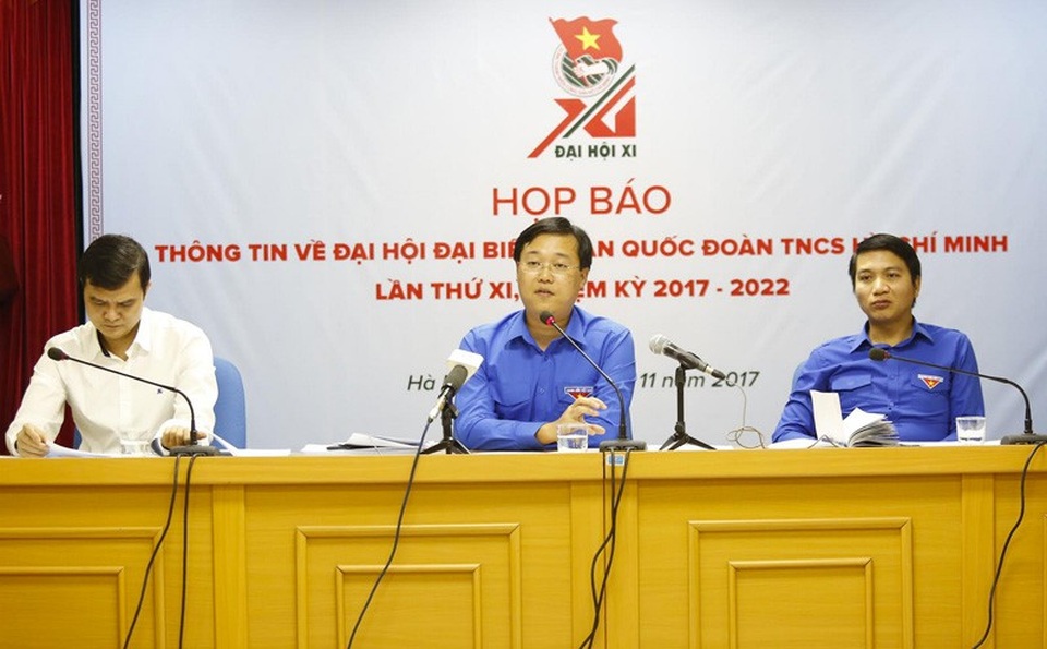 1.000 thanh niên ưu tú sẽ dự ĐH Đoàn toàn quốc lần thứ XI - 1
Bí thư thứ nhất Trung ương Đoàn Lê Quốc Phong (giữa) trao đổi thông tin về Đại hội đại biểu toàn quốc Đoàn TNCS HCM sắp diễn ra trong buổi họp báo.