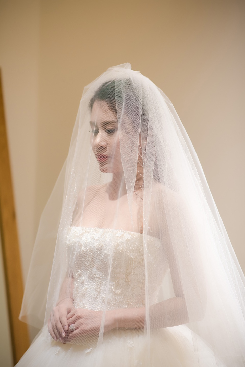 Cô dâu Ngọc Hương quyến rũ.