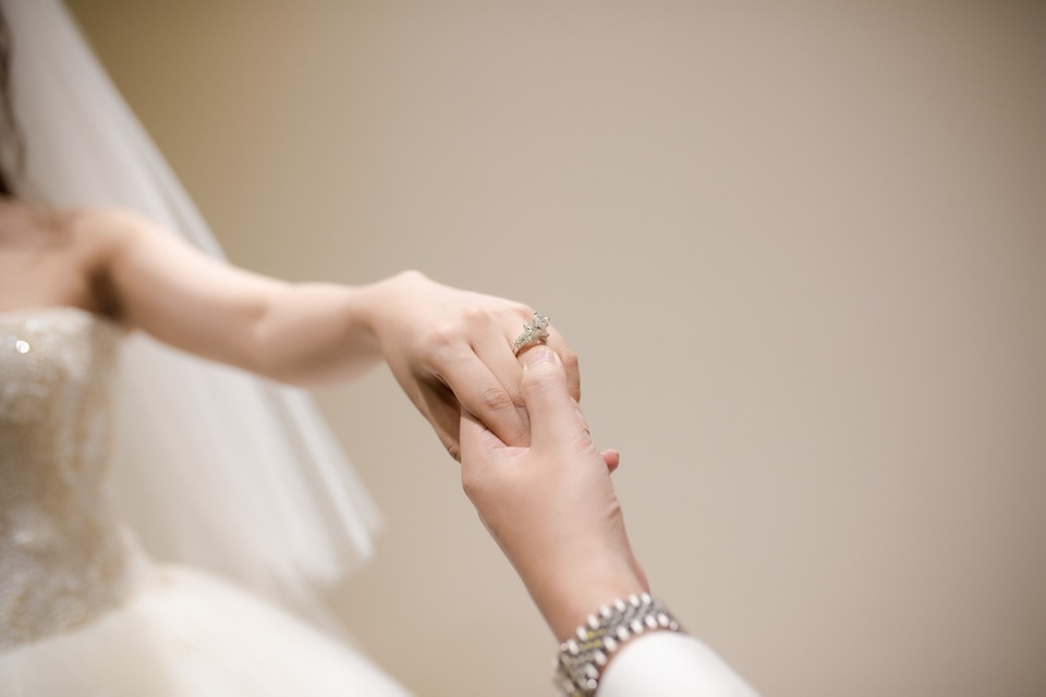 Trước ngày cưới chính thức 2 ngày, MC Thành Trung bất ngờ tung clip cầu hôn hài hước và lãng mạn dành cho vợ của mình.