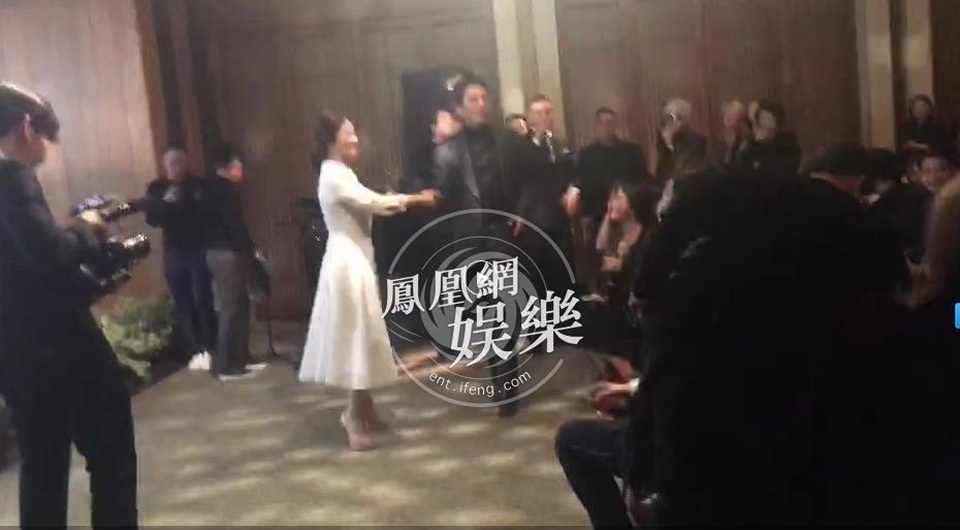 Song Hye Kyo và Song Joong Ki diện đồ hiệu giá gần 3 tỉ đồng trong hôn lễ thế kỷ - 4 Song Hye Kyo và Song Joong Ki diện đồ hiệu giá gần 3 tỉ đồng trong hôn lễ thế kỷ - 4