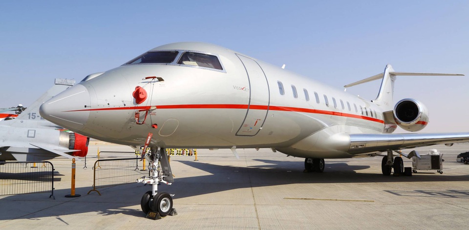 Máy bay đầu tiên dát kim cương ở Dubai - 1 Máy bay đầu tiên dát kim cương ở Dubai - 1