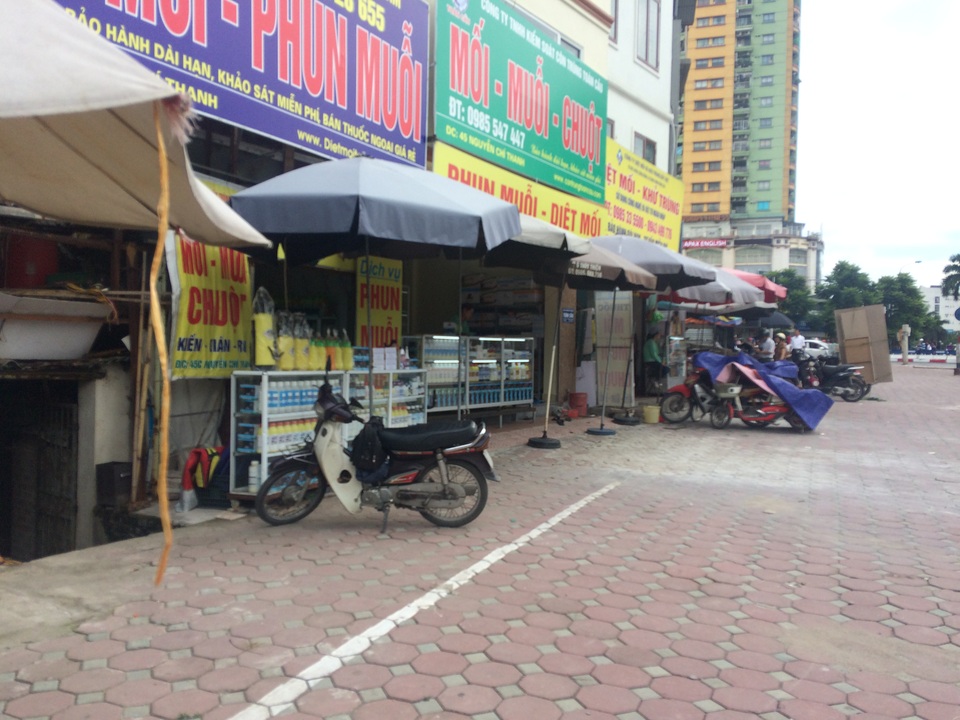 Sốt xuất huyết bùng phát, dịch vụ phun thuốc muỗi "hốt bạc" - 1 Một số cửa hàng phun thuốc diệt mối muỗi (ảnh minh họa)