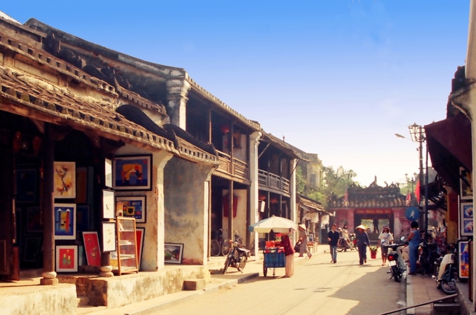 9 điểm đến khắp Việt Nam cho người hoài cổ - 5 Phố cổ Hội An lọt top 10 thị trấn đẹp nhất thế giới.