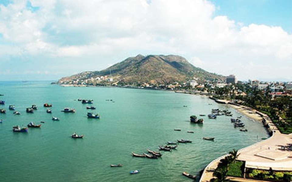 Biển Long Hải đem đến vẻ đẹp hoang sơ, thơ mộng, níu chân du khách.