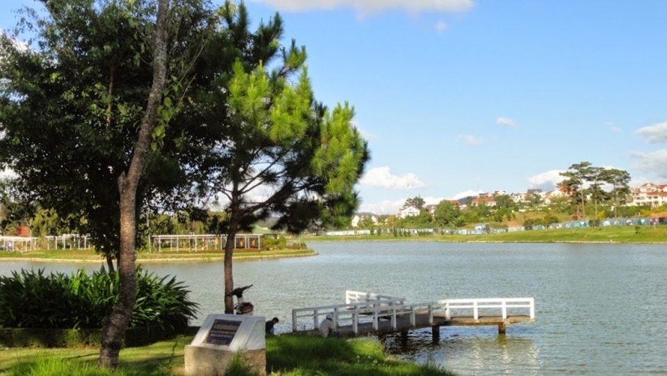 
Đà Lạt luôn mang đến cho du khách cảm giác bình yên đến lạ kỳ (Ảnh: dalat.cungbandulich.info).
