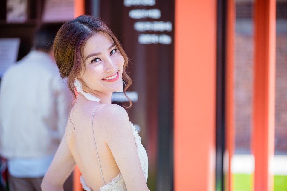 Phim điện ảnh Việt từng thu 38 tỷ “gây sốt” khán giả Hàn Quốc - 2 Diễm My nhận được nhiều lời khen về nhan sắc và khả năng giao tiếp.